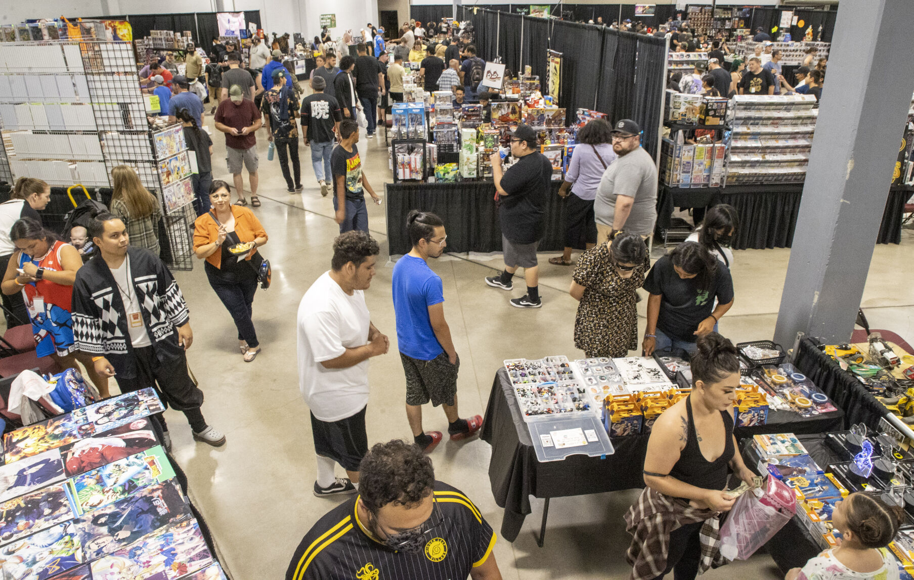 Bakersfield Collector-Con brings out the fan in everyone