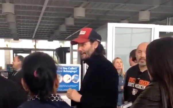 Keanu Reeves, diverted to Bakersfield airport, makes the best of it | News  | bakersfield.com