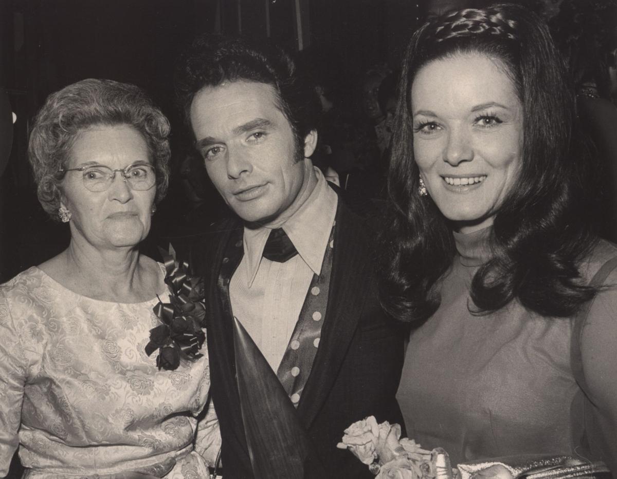 Merle Haggard Jenessa Haggard : Merle haggard and his siblings did not