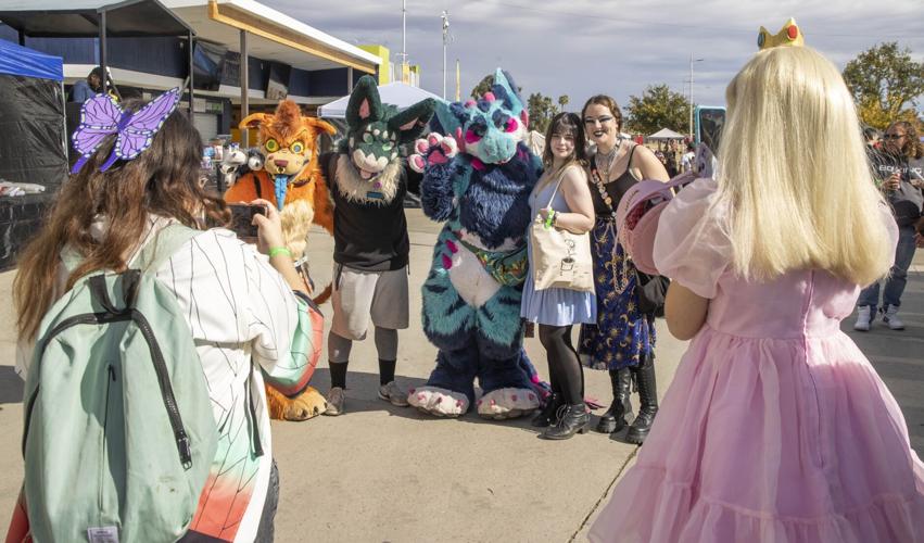 PHOTO GALLERY Much to see and do at Bakersfield ComicCon