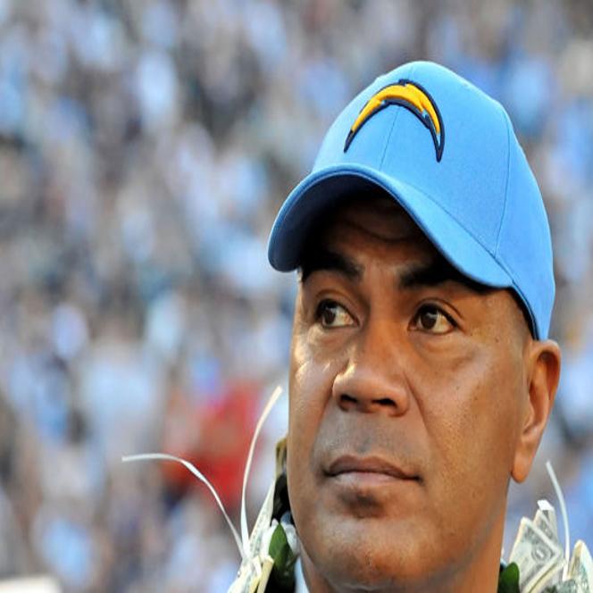 Junior Seau, Famed N.F.L. Linebacker, Dies at 43; Suicide Is Suspected -  The New York Times