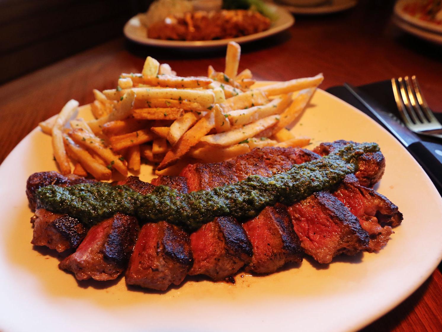 Pete Tittl No Worries Outback Keeps Menu Fresh Food Bakersfield Com