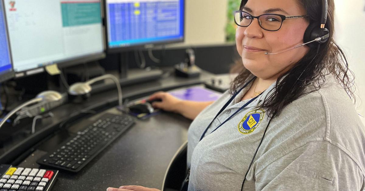 Bakersfield’s first-ever 911 dispatcher tasked with providing mental health care | News