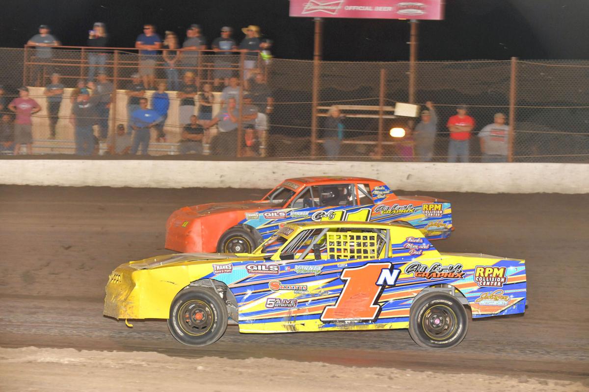 Outlaws, Midgets were bookends to a solid Bakersfield Speedway season