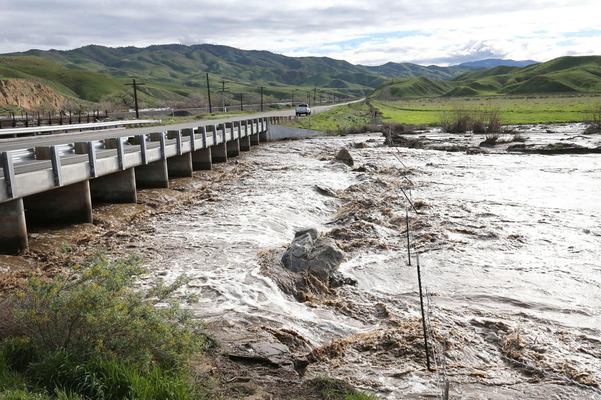 Photo Gallery Caliente Creek Flooding February 18, 2017 Weedpatch