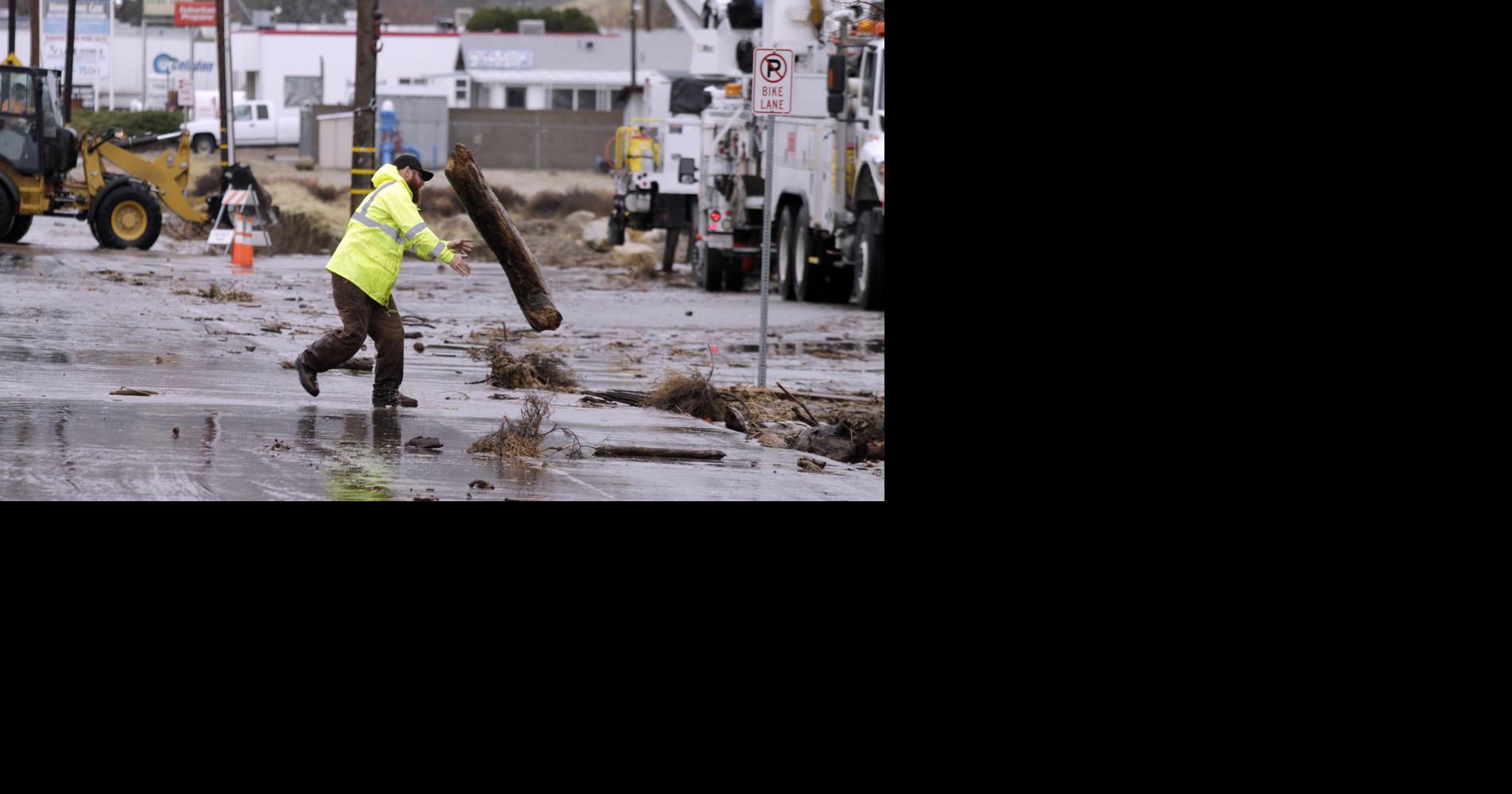 Rainfall leads to road closures, flash flood warning in Kern County ...