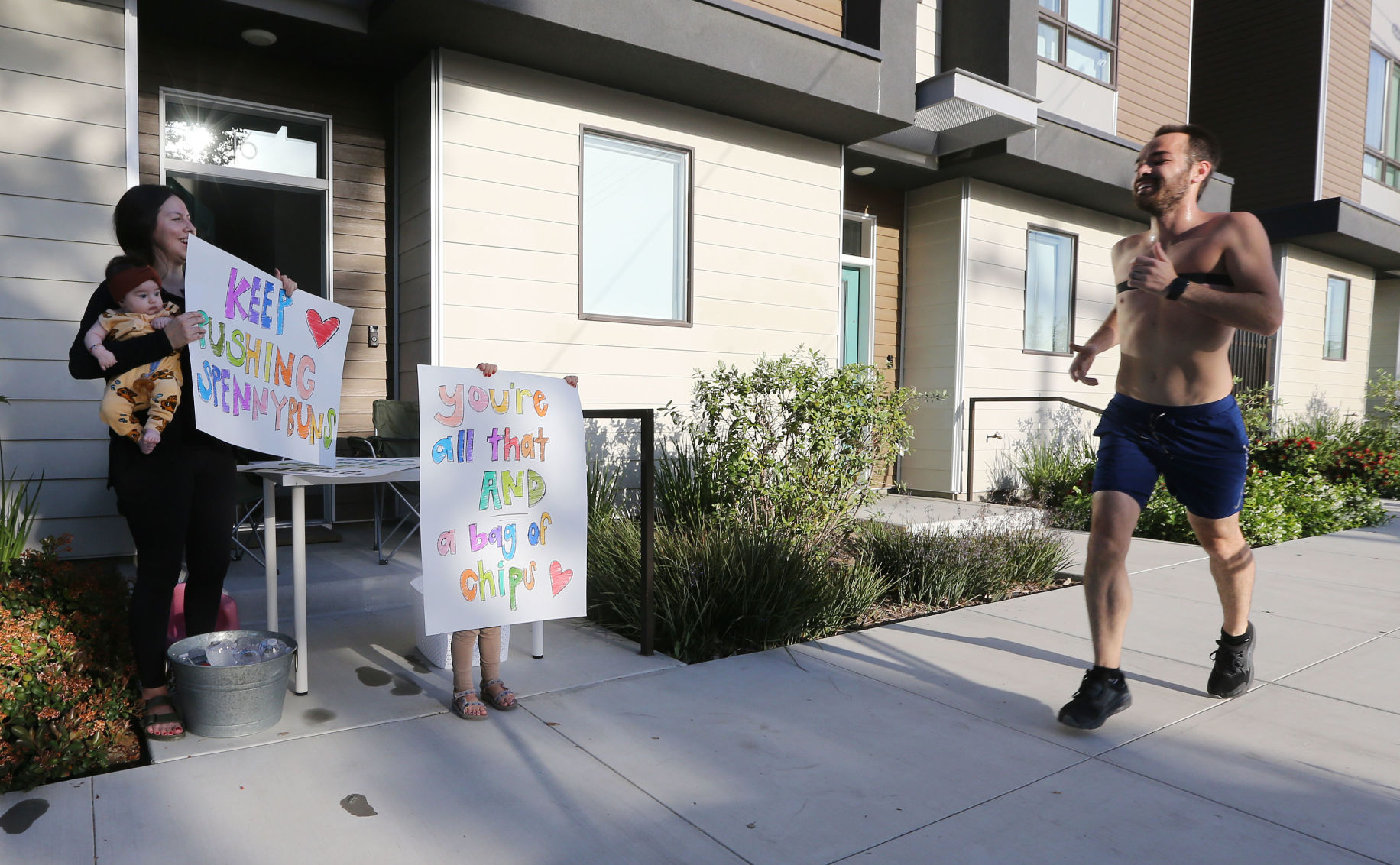 Bako News PHOTO GALLERY Bakersfield resident attempts to run marathon