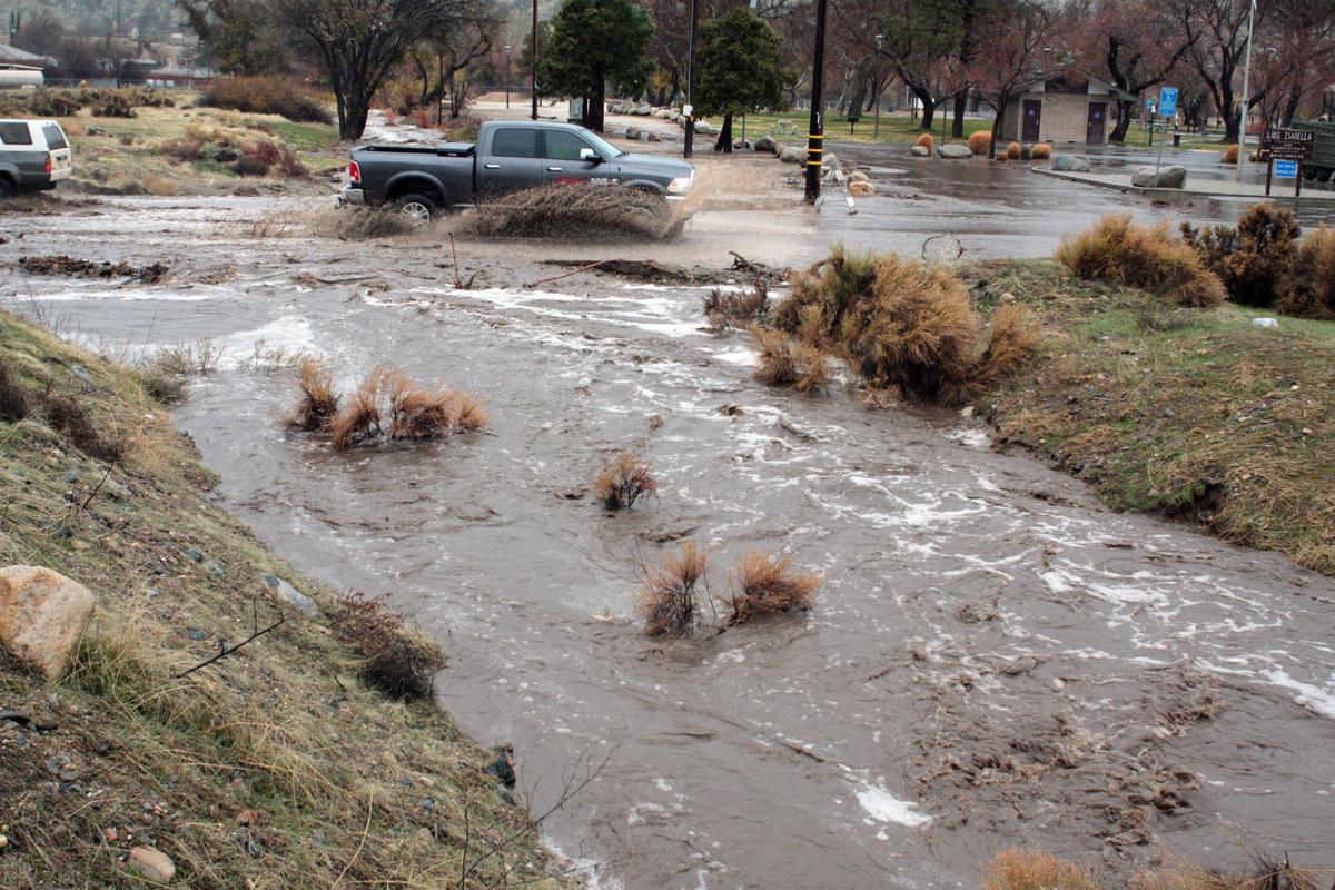 Rainfall leads to road closures, flash flood warning in Kern County