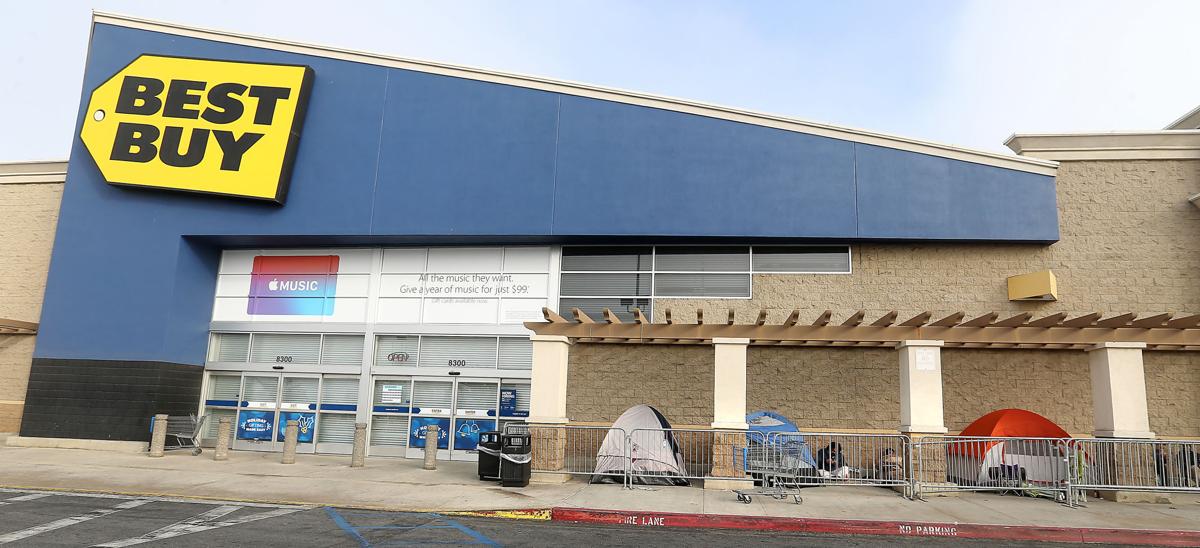When Black Friday Sales Strike Thursday Shoppers Stick It Out News Bakersfield Com