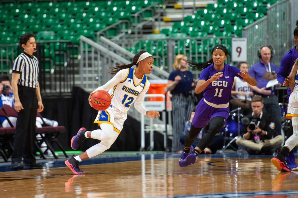 Big Third Quarter Pushes Roadrunner Women Past Grand Canyon