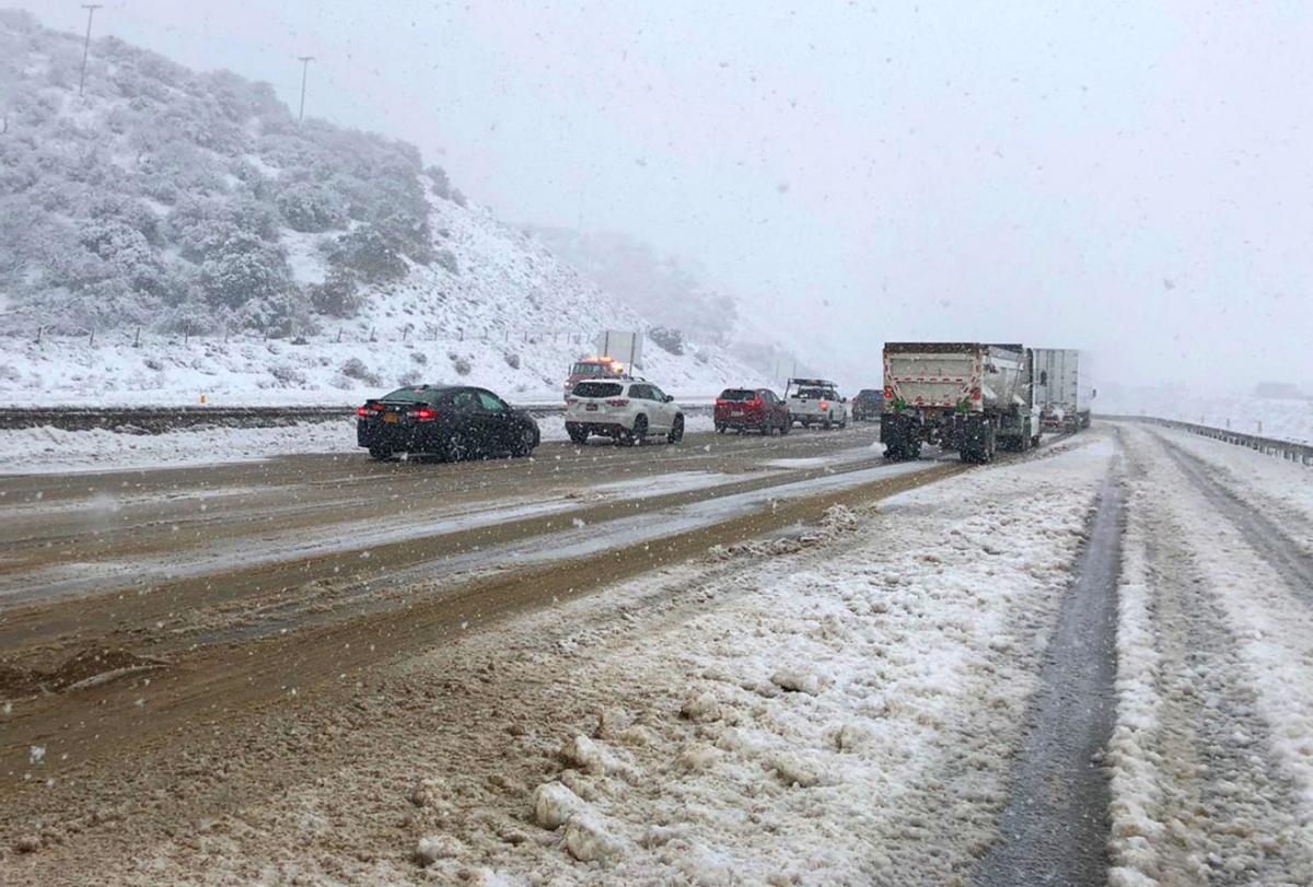 PHOTO GALLERY Winds hit Kern County, snow closes the Grapevine Photo
