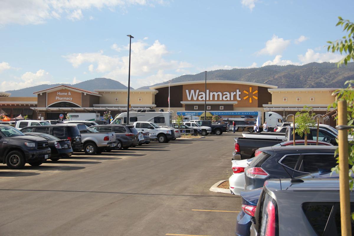 Tehachapi's Walmart Supercenter opens to crowds | News | bakersfield.com