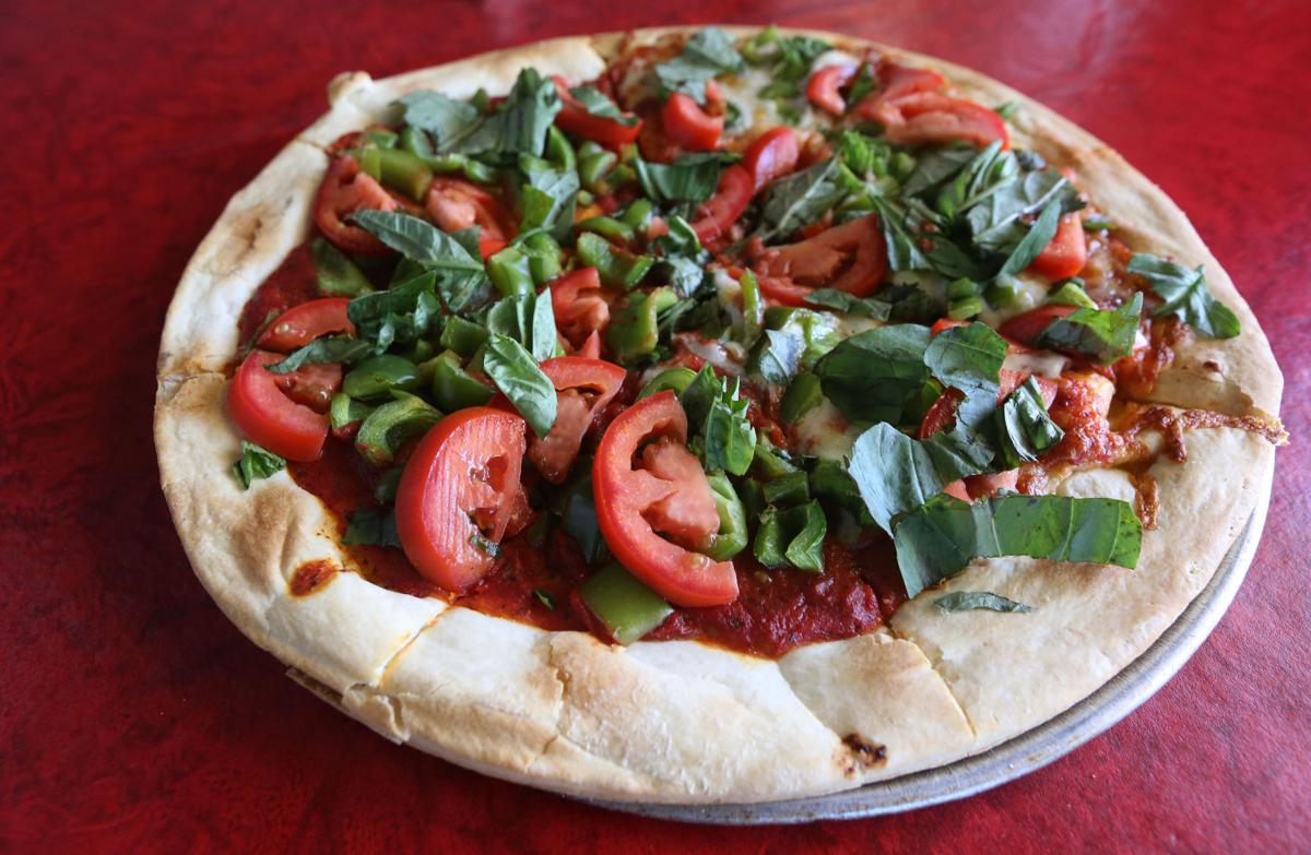 Pete Tittl Rosa S Has A Pizza My Heart Head To Northeast Bakersfield For These Pies Food Bakersfield Com