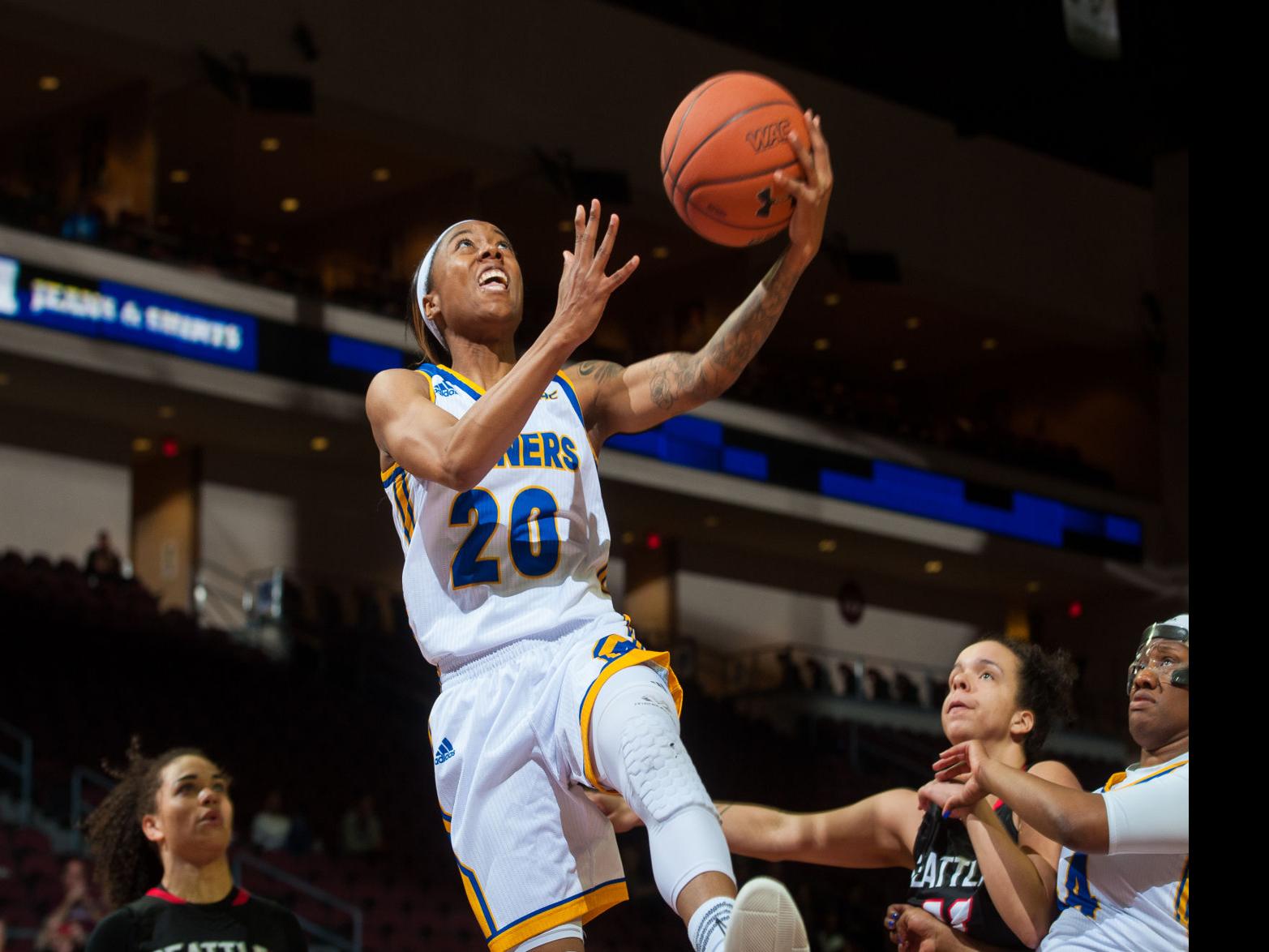 Csub Women S Basketball Driven By Last Season S Heartbreaking