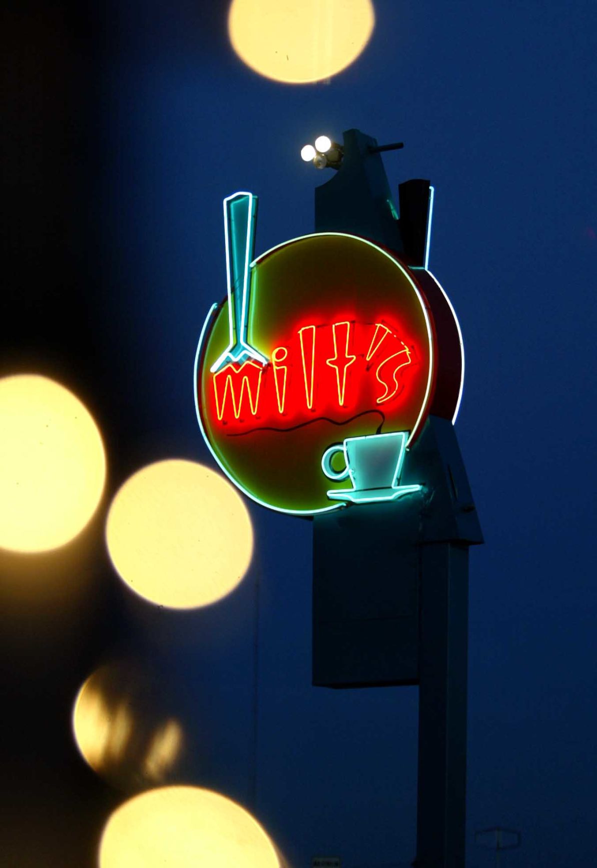PHOTO GALLERY Vintage neon signs of Bakersfield