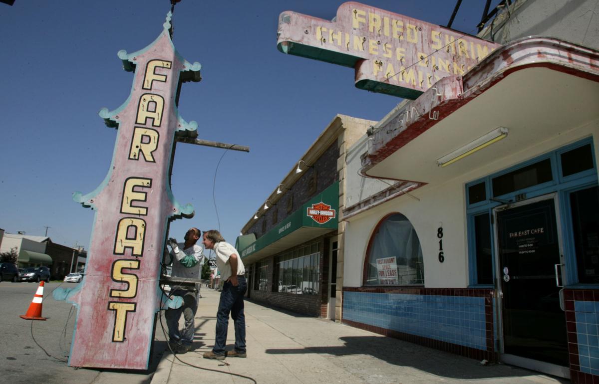 PHOTO GALLERY Vintage neon signs of Bakersfield