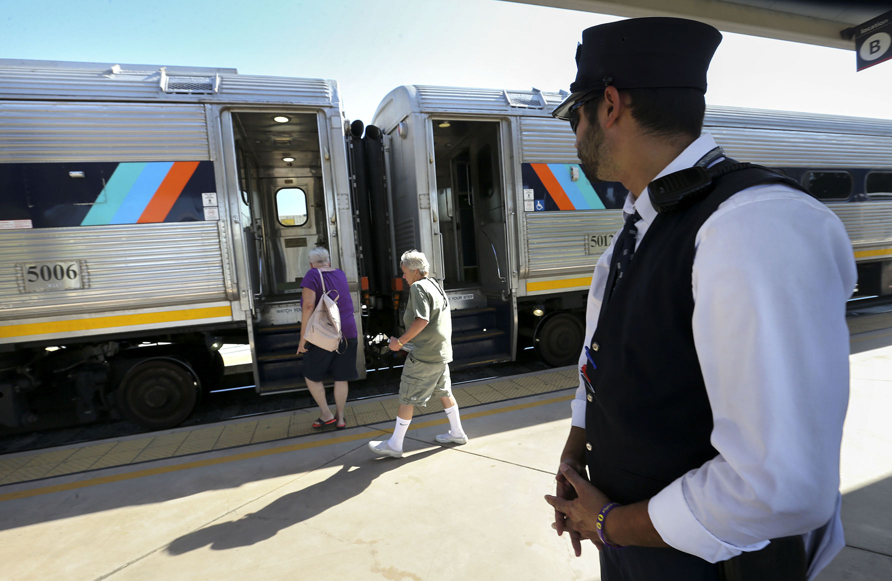 Amtrak may soon sell bus only tickets from Bakersfield to Santa