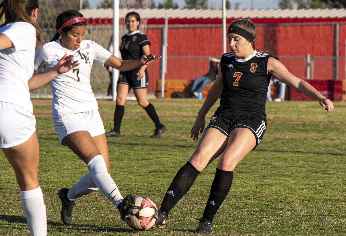 19 Bvarsity All Area Girls Soccer Player Of The Year Centennial Senior Gianna Valenti Bvarsity Bakersfield Com