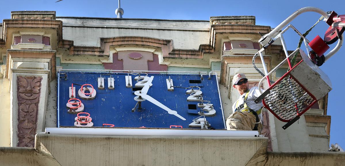PHOTO GALLERY Vintage neon signs of Bakersfield