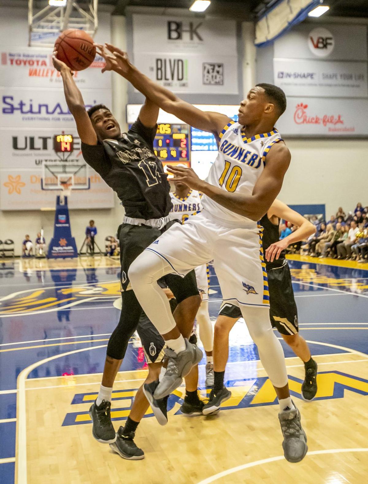 Balanced Runner Men Cruise In Season Opener College
