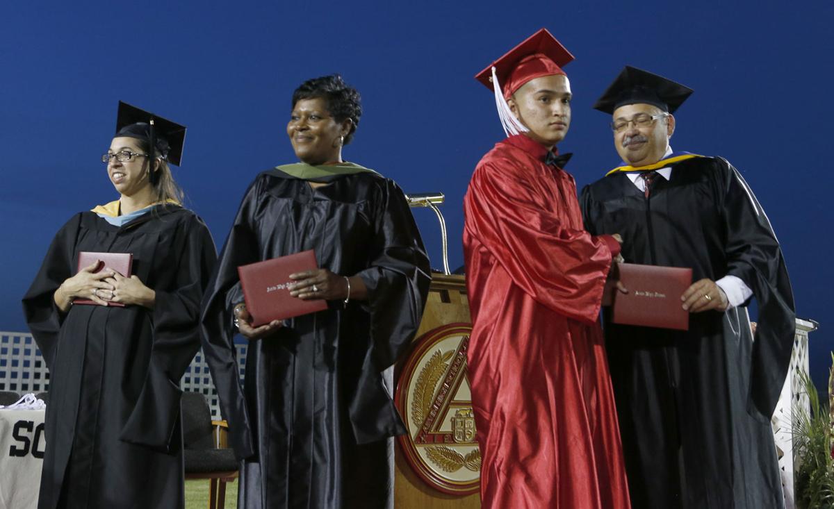 Arvin High's graduation attracts thousands News