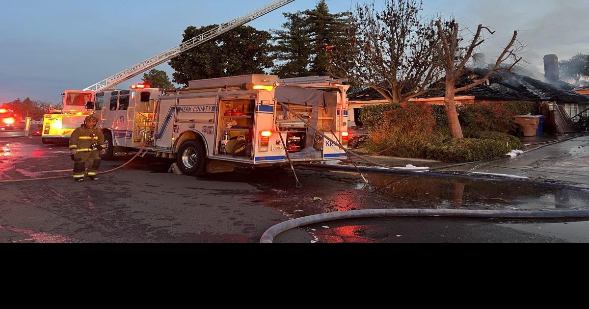 KCFDGood Samaritan alerts residents to northwest Bakersfield home fire