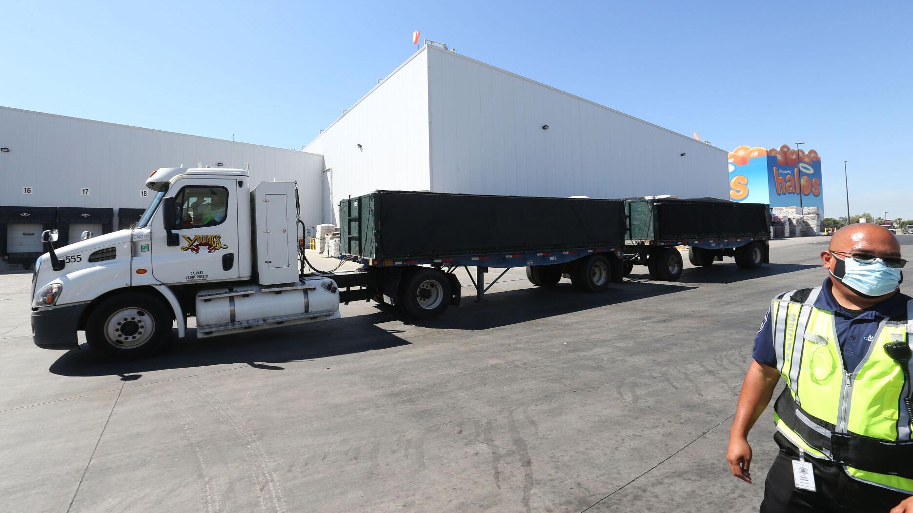 Shortage of truck drivers worries local ag producers as harvest nears | News | bakersfield.com Shortage of truck drivers worries local ag producers as harvest nears | News | bakersfield.com