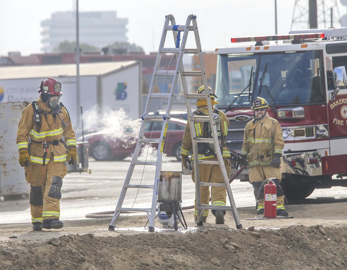 Bfd Demonstrates What Can Go Wrong When Deep Frying Turkey News Bakersfield Com