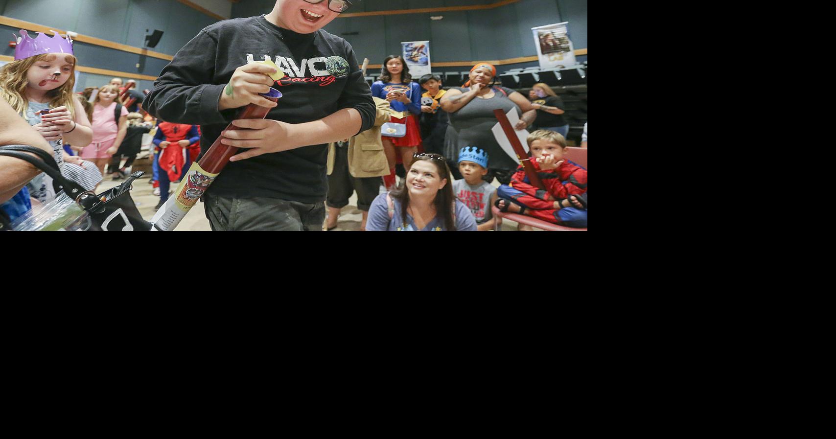 PHOTO GALLERY: Mini-Con Comes To The Beale Library | Multimedia ...