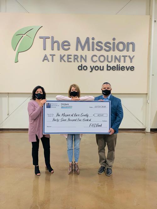 The Mission At Kern County Receives 37 500 Grant Thanks To Valley Republic Bank News Bakersfield Com