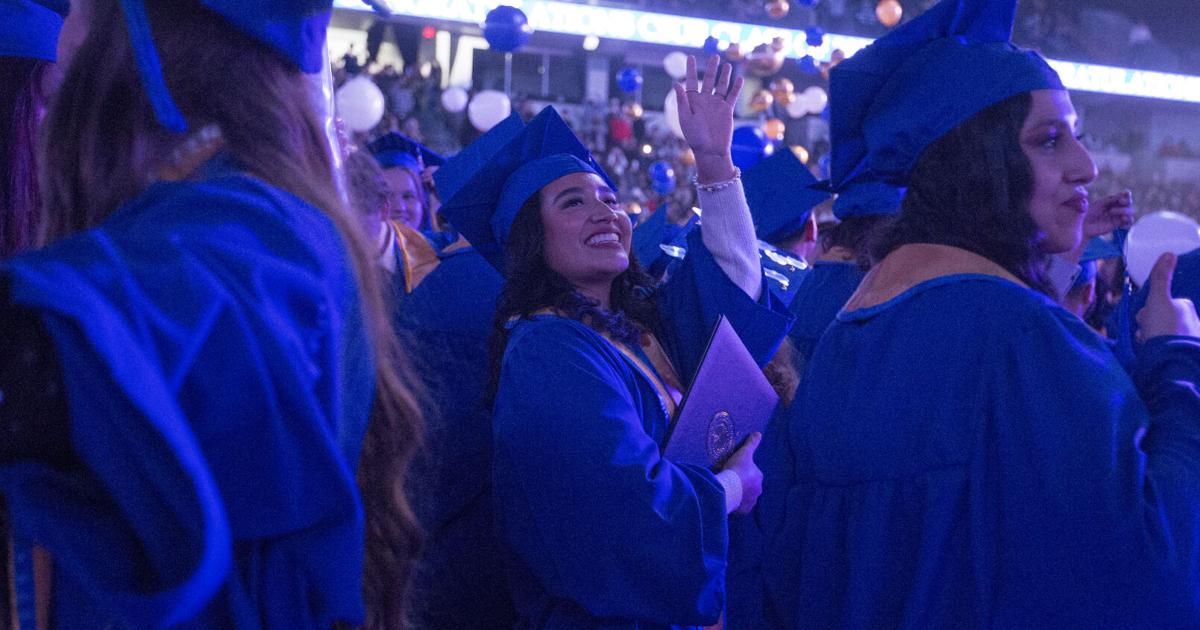PHOTO GALLERY: CSUB commencement ceremony | Multimedia | bakersfield.com