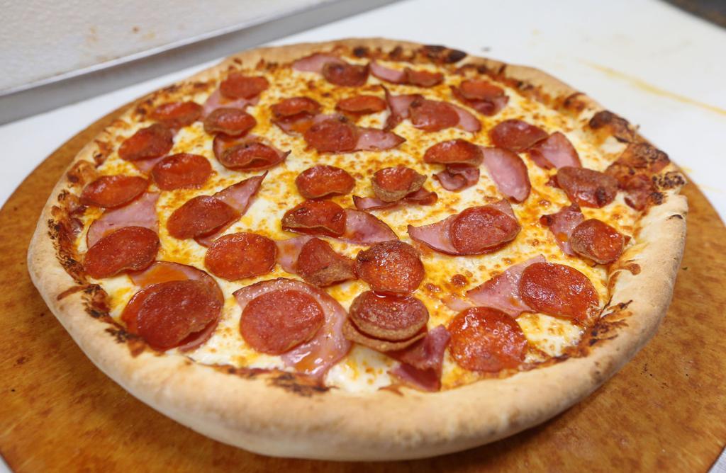 Pete L Round Table A Slice Above, Round Table Pepperoni