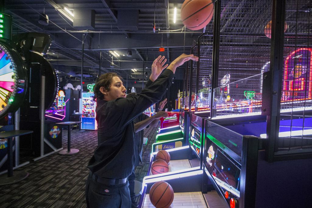 It's game on for new Dave & Buster's opening Monday ...