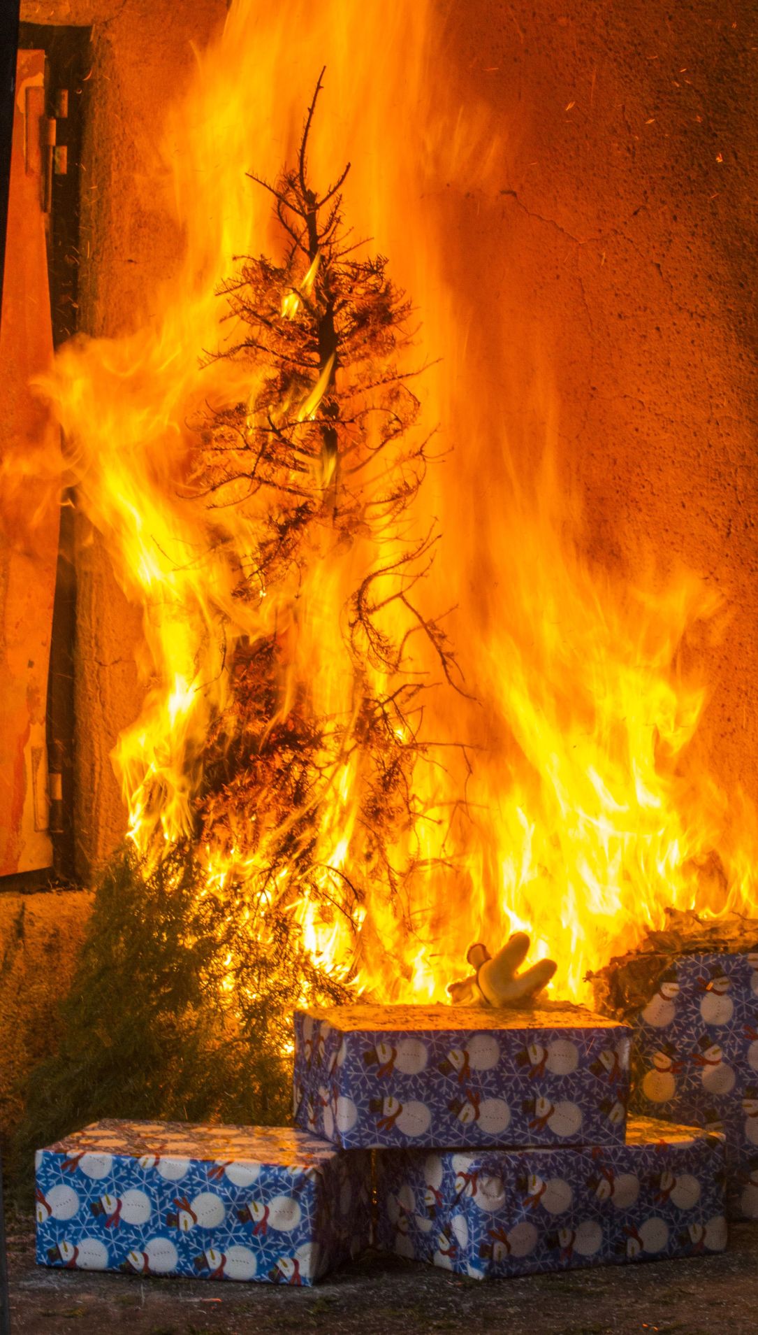 Keep your holidays from going up in flames with fire safety tips | News | bakersfield.com