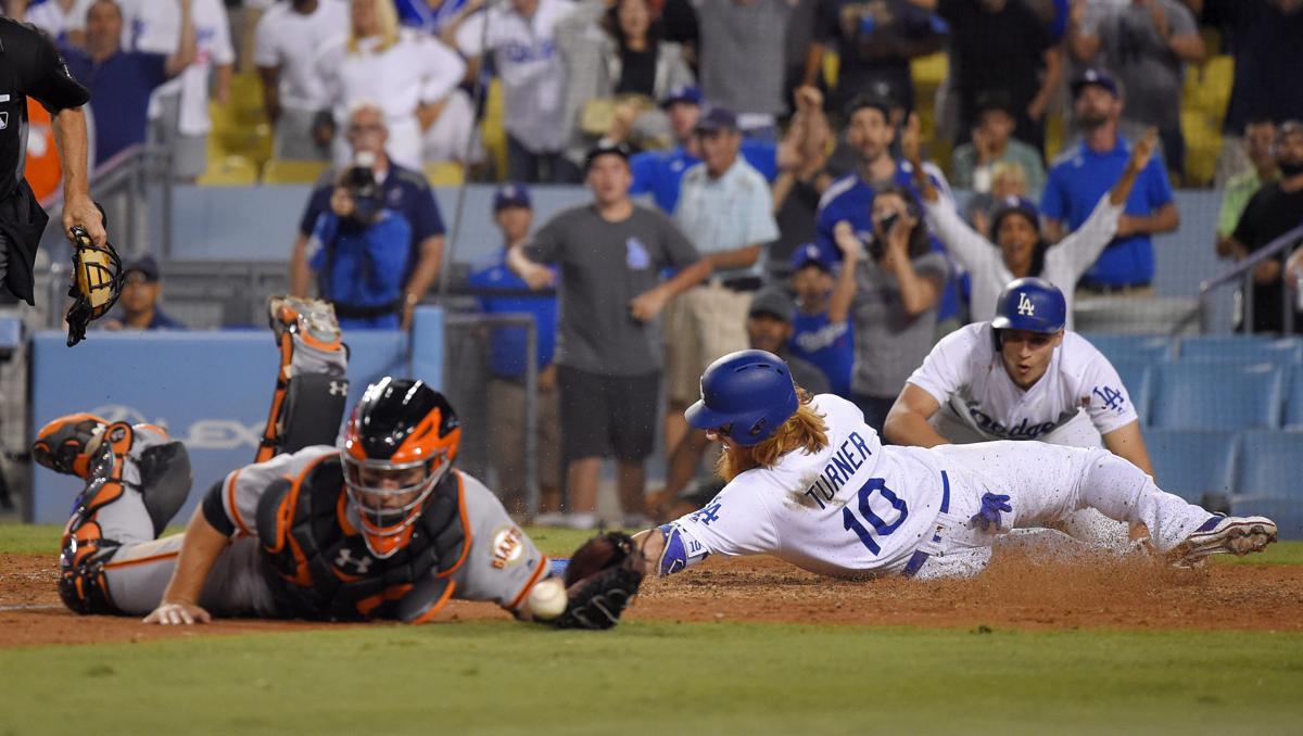 Kyle Farmer's first career hit gives Dodgers walk-off win over Giants