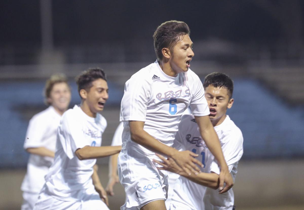 High School Notebook Plenty Of Kern County Flavor In Section Soccer Finals Sports Bakersfield Com