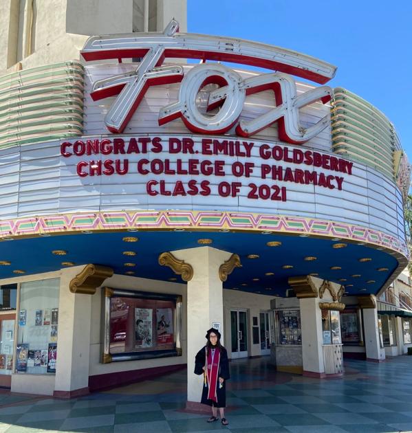 Celebrate your 2021 grad with a photo under Fox marquee | Entertainment