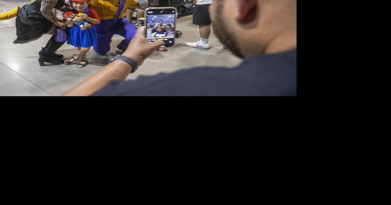 PHOTO GALLERY Characters and collectibles Bakersfield CollectorCon