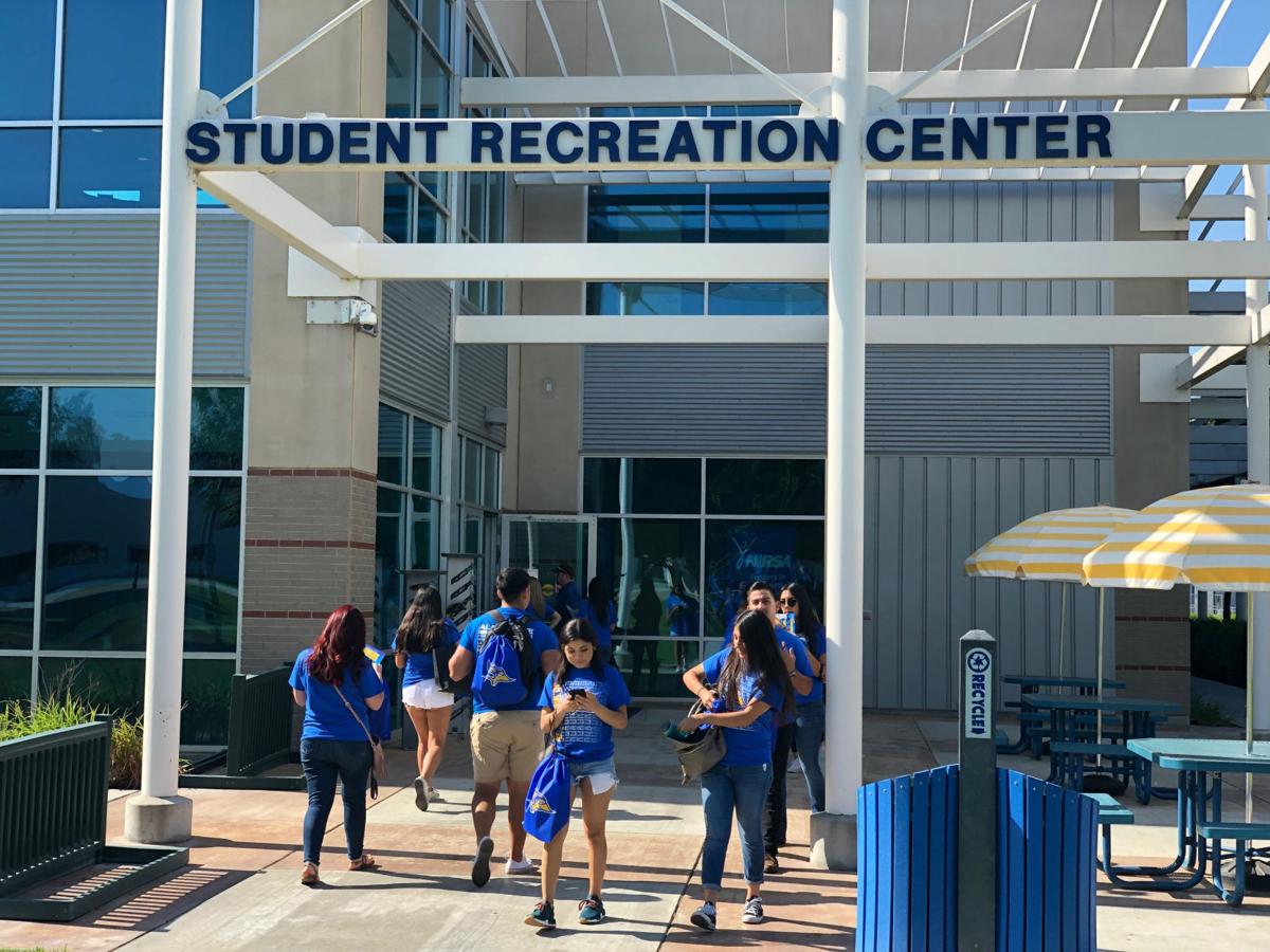 CSUB students get first glimpse at college life during