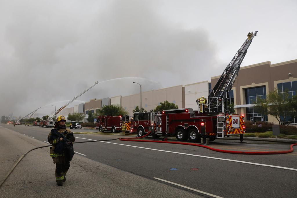 Photo Gallery Fire Destroys Redlands Warehouse Linked To Amazon