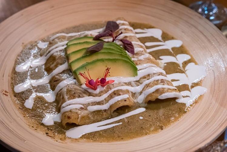 SE Side restaurant gives away 500 enchilada plates to thank community