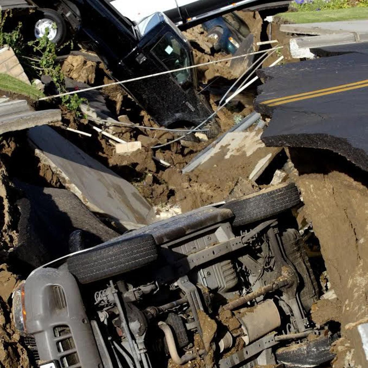 Things You Need To Know Remembering The Epic 2003 Sinkhole News Bakersfield Com Things You Need To Know Remembering The Epic 2003 Sinkhole News Bakersfield Com