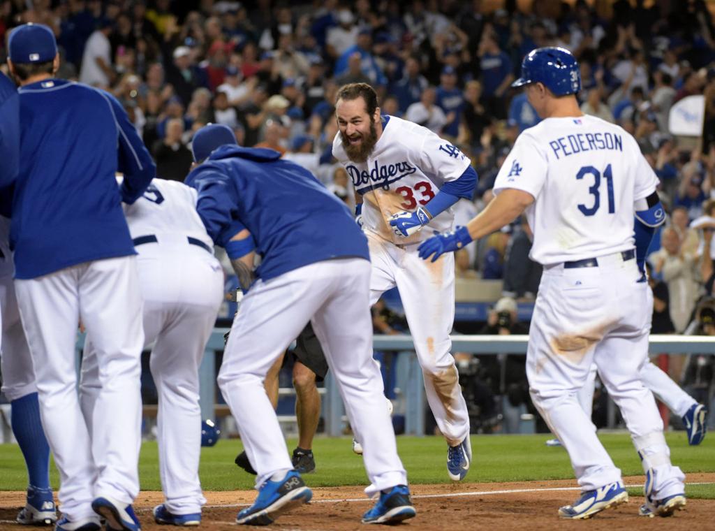 Dodgers' Scott Van Slyke trying to paint his own feel-good story