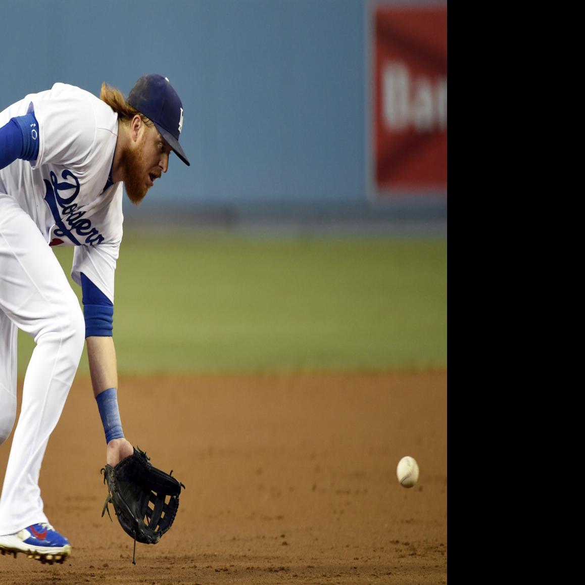 Clayton Kershaw strikes out 9 in Dodgers' 6-0 win over Reds