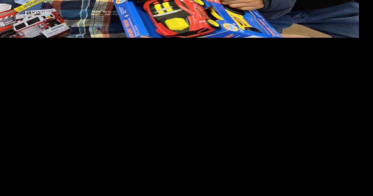 The Mission at Kern hosts hundreds for Christmas Eve meal, toy giveaway