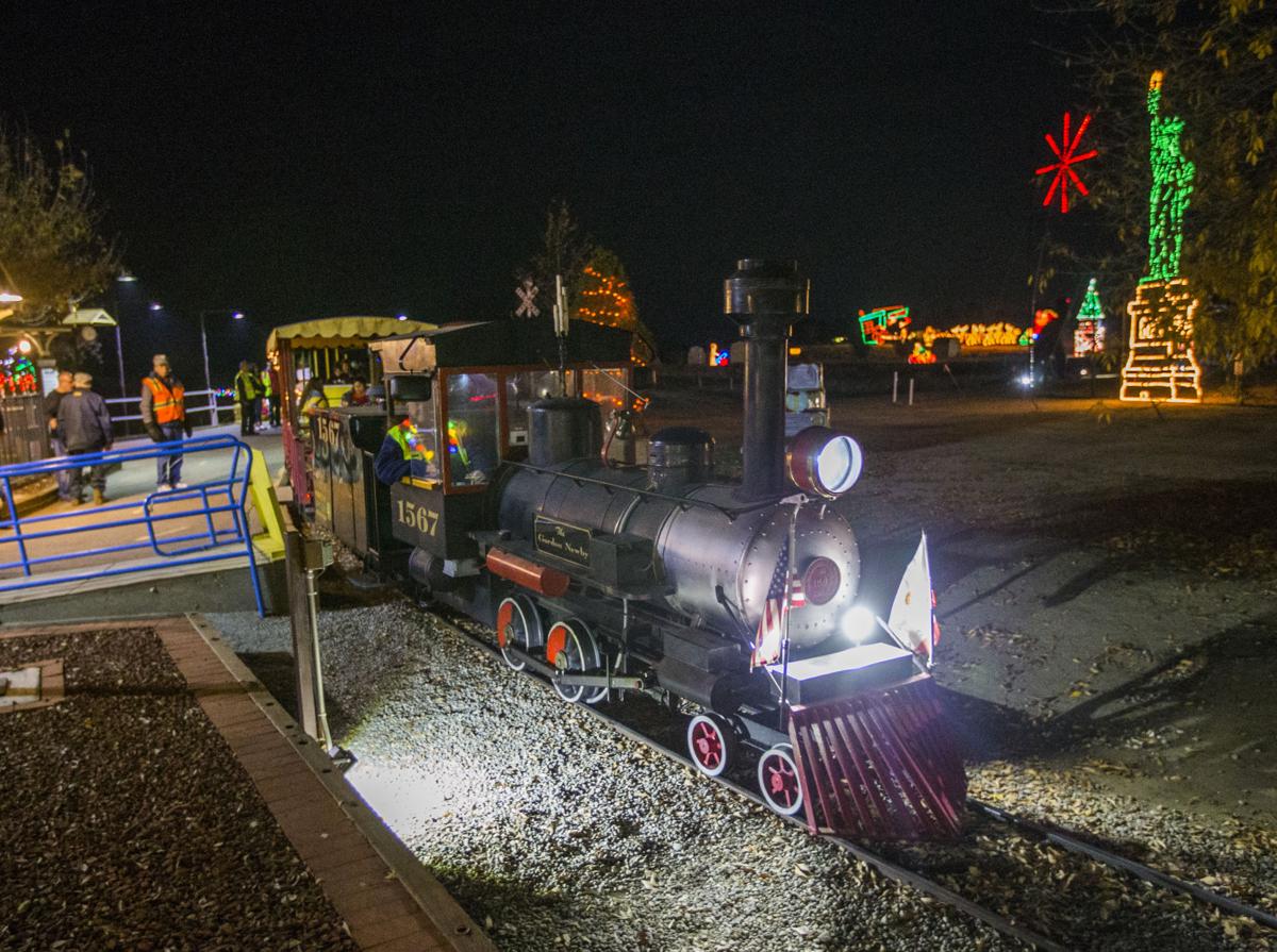 Photo Gallery Holiday Lights at CALM Photo Galleries