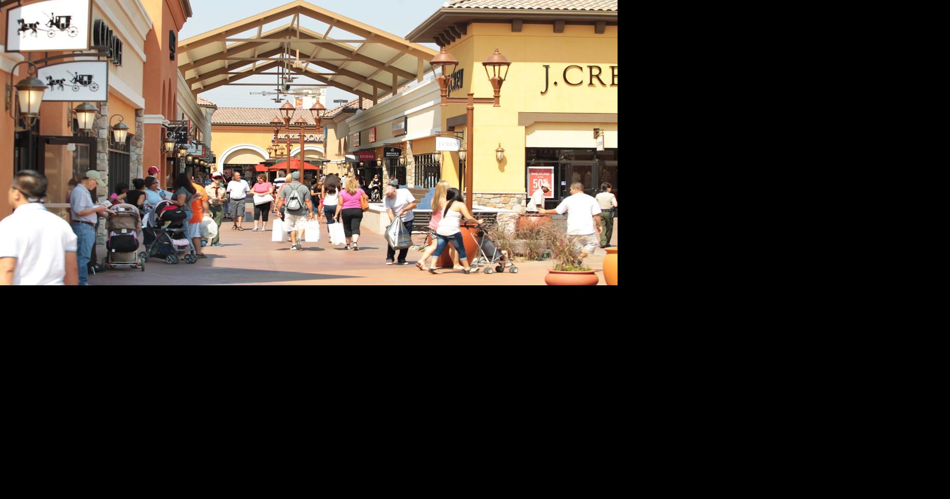 Shoppers swarm to Outlets at Tejon grand opening | | bakersfield.com