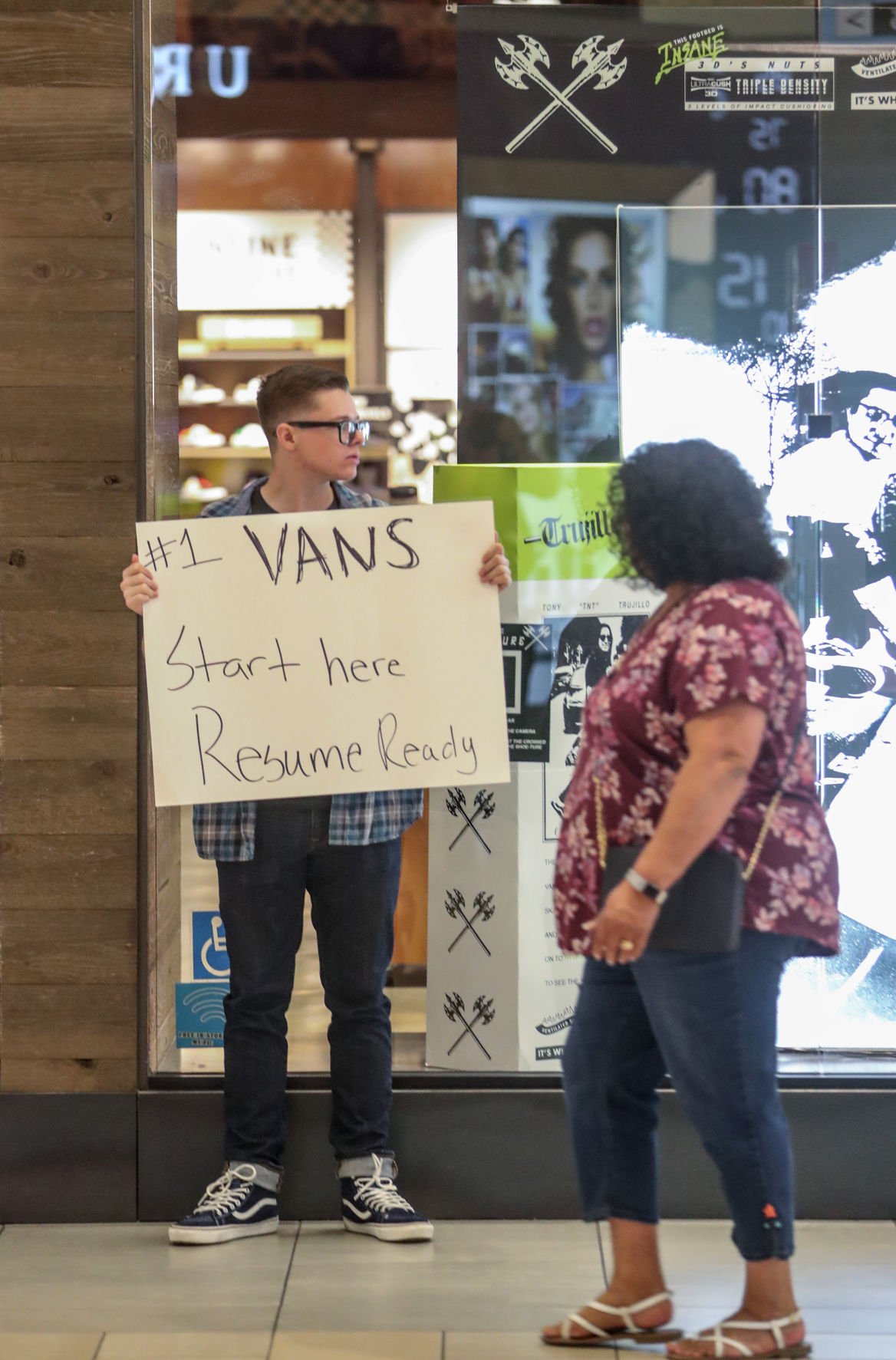 vans store valley plaza