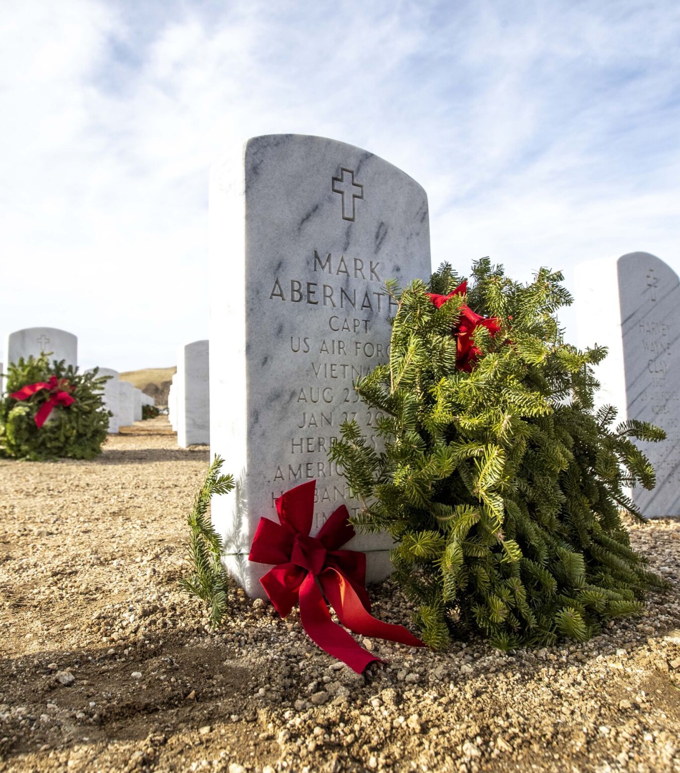 Bakersfield National Cemetery Seeks Volunteers To Gather Wreaths Placed ...