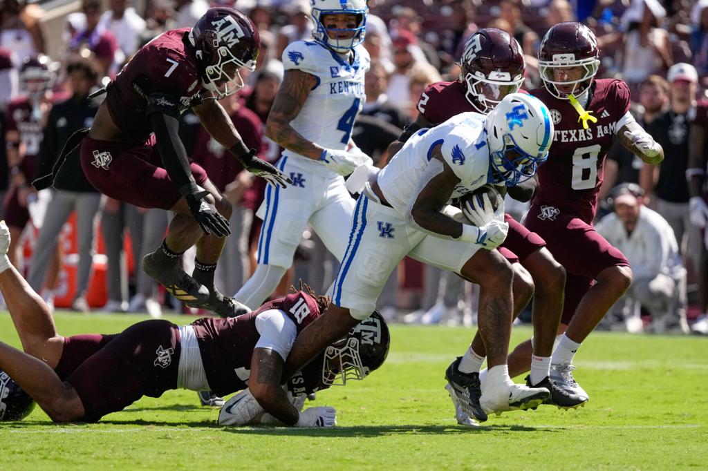 Kentucky stuns No. 9 Texas A&M 31-21 in coach Will Stein's first road game  | Sports | bakersfield.com